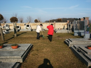 Úklid hřbitova 